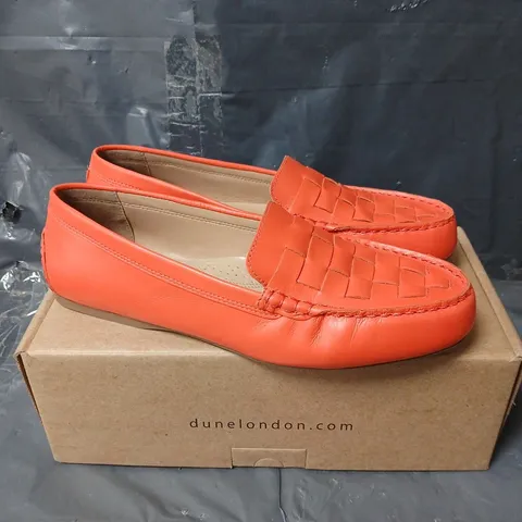BOXED PAIR OF DUNE LONDON LEATHER WOVEN DRIVING LOAFERS IN ORANGE - SIZE 7