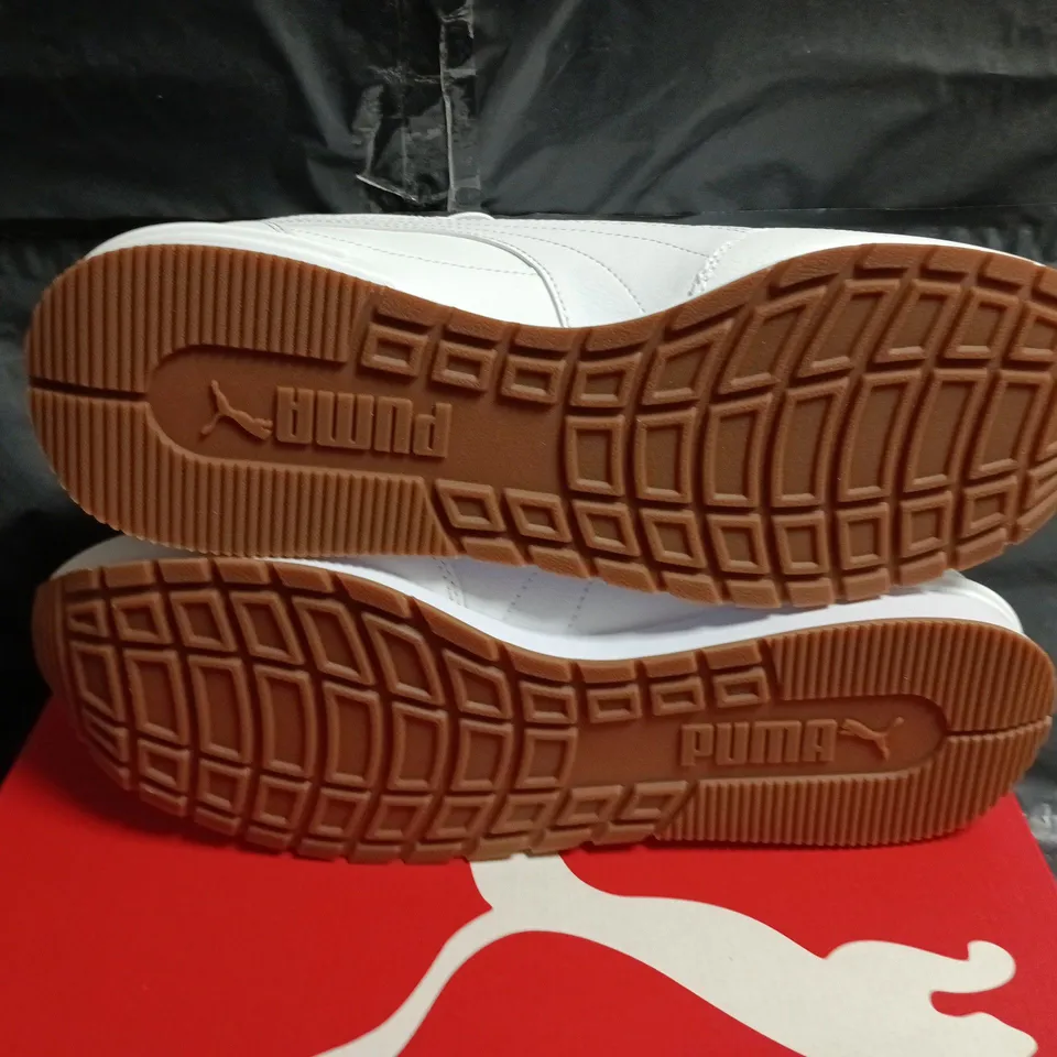 BOXED PUMA SOFT FOAM RUNNEWR V4 TRAINERS IN WHITE - UK 11