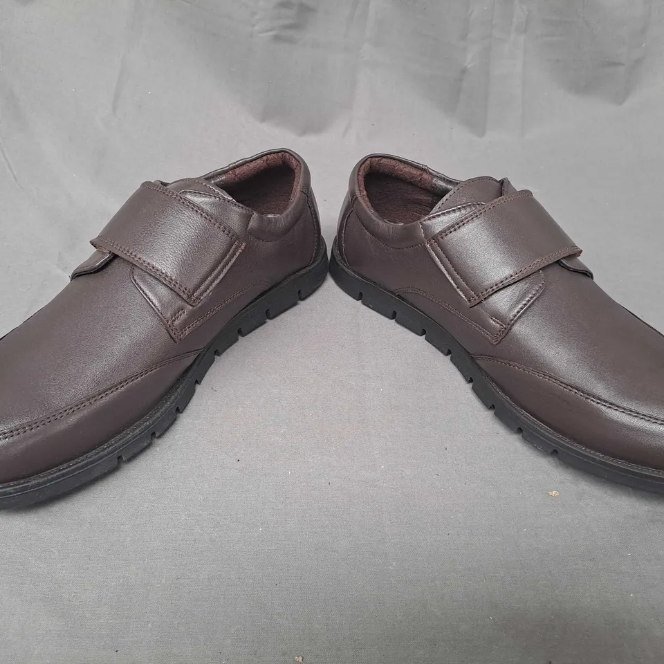 BOXED PAIR OF MALIN LEATHER SHOES IN BROWN UK SIZE 9