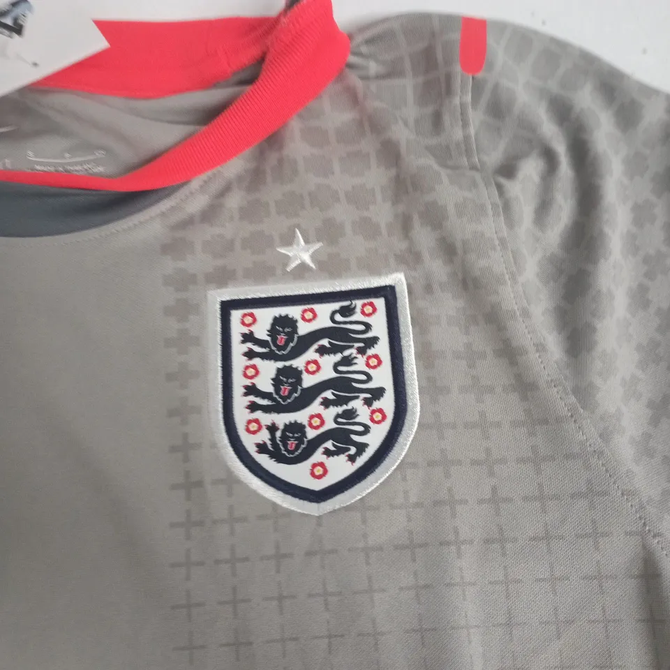 ENGLAND NATIONAL TEAM FOOTBALL SHIRT – NIKE, MEN'S, GREY WITH RED TRIM UK S 