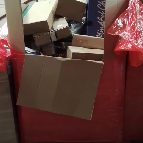 PALLET OF ASSORTED HOUSEHOLD GOODS AND PRODUCTS TO INCLUDE;TRUNKI, SHOWER SYSTEM, YOGA MAT, INCLINE SKATES AND OTHER ASSORTED ITEMS...