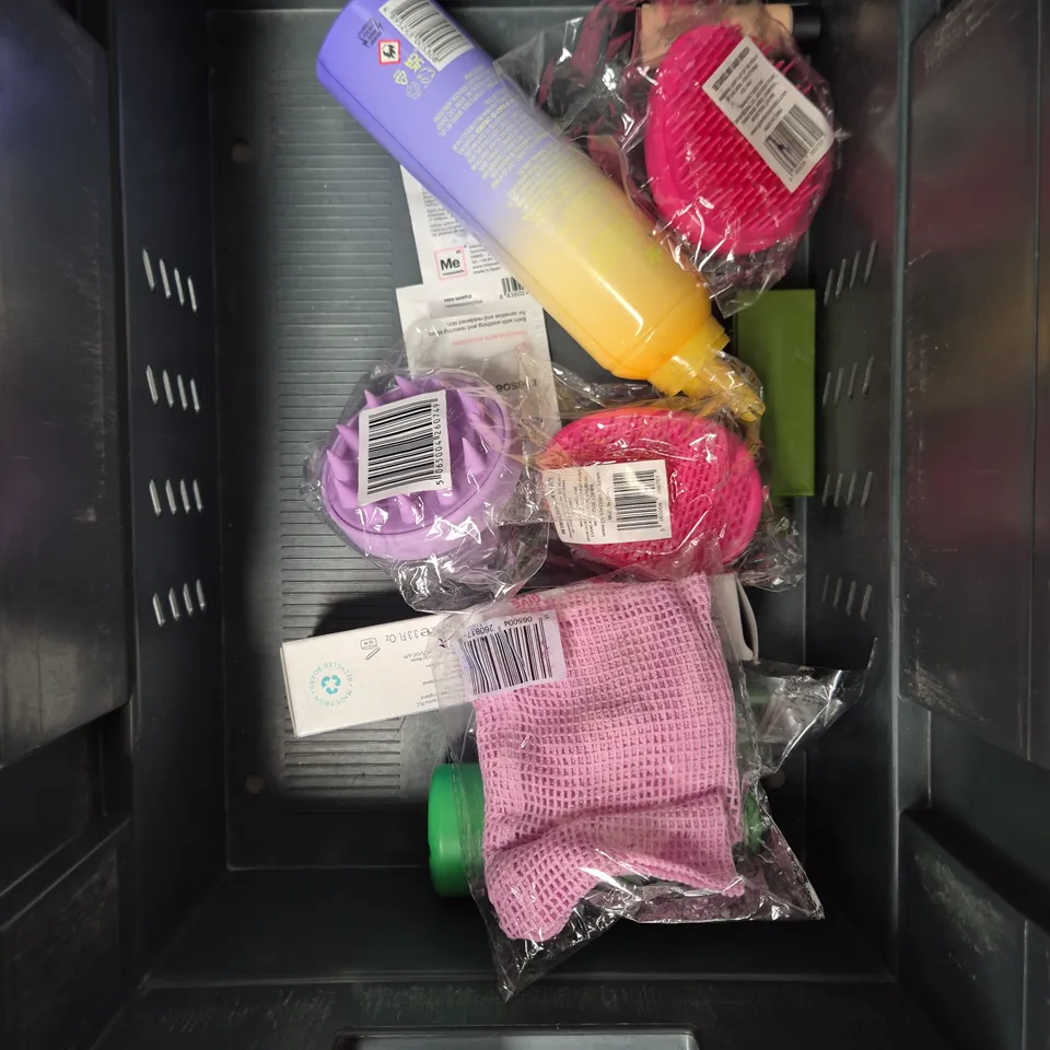 APPROXIMATEY 20 HEALTH AND BEAUTY PRODUCTS TO INCLUDE CURL ACTIVATOR LOTION, RIMMEL INSTANT TAN LOTION AND VASELINE PROTECTING JELLY