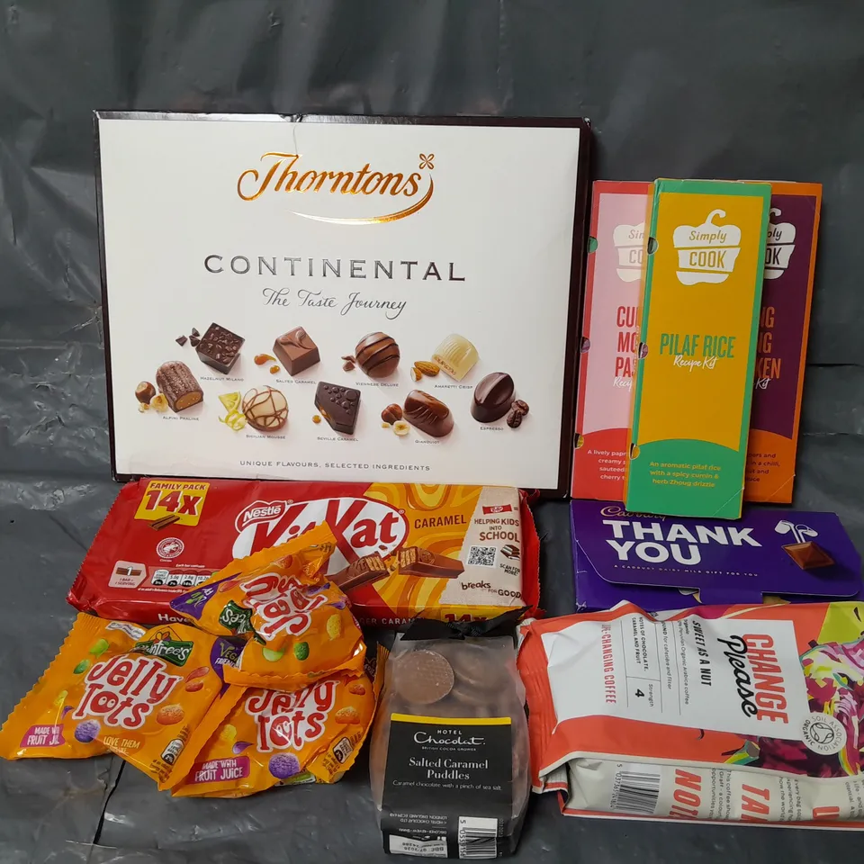 APPROXIMATELY 20 ASSORTED FOOD & DRINK ITEMS TO INCLUDE THORNTONS CONTINENTAL SET, PILAF RICE RECIPE KIT, JELLY TOTS, ETC