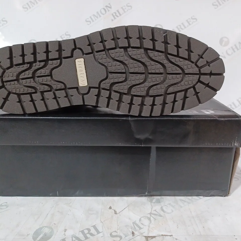 BOXED PAIR OF FIRETRAP AUBIN SHOES IN CAMEL COLOUR UK SIZE 11