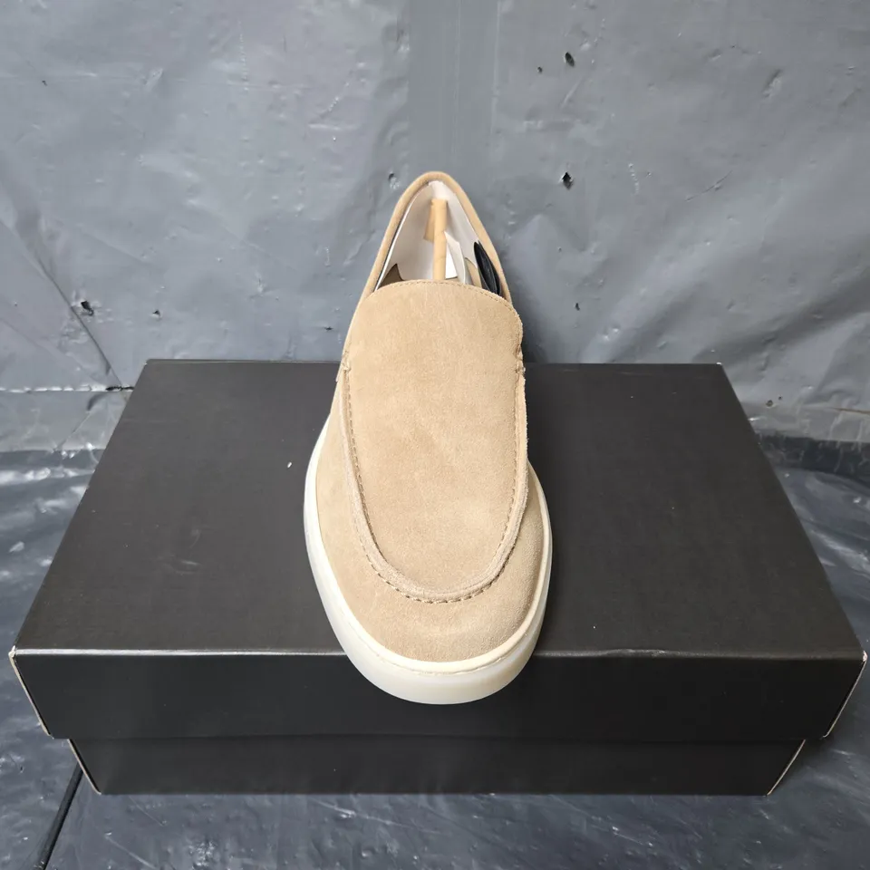 BOXED PAIR OF MASSIMO DUTTI SUEDE MOCCASIN SHOES IN BEIGE - SIZE 42