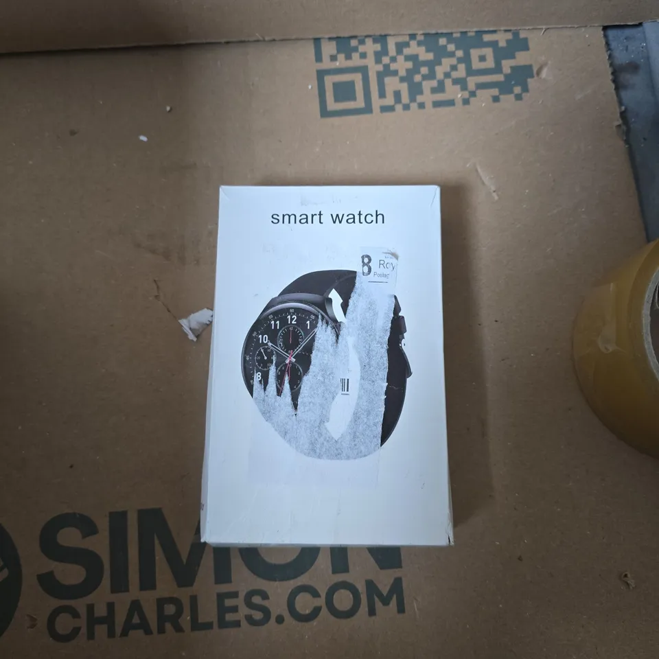 SMARTWATCH WITH USB CHARGING CABLE AND EXTRA SILICONE STRAP – BOXED