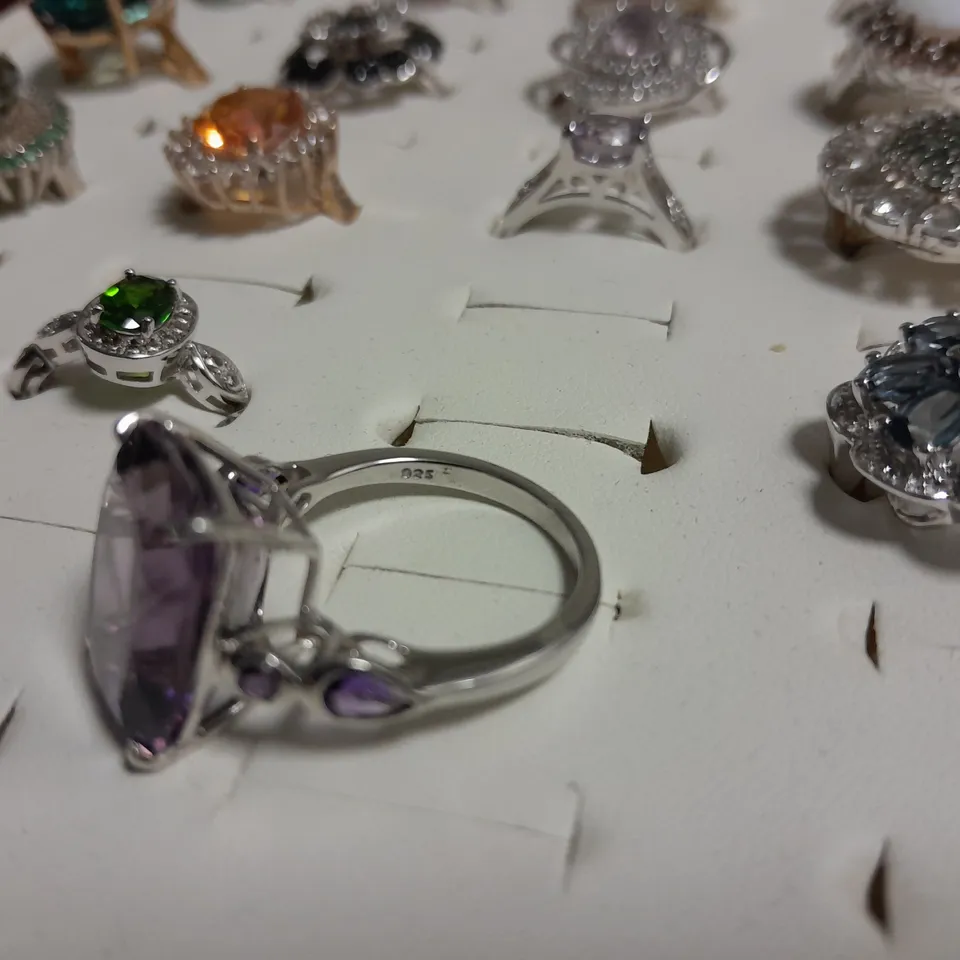 LOT OF 20 ASSORTED RINGS IN WOODEN DISPLAY BOX