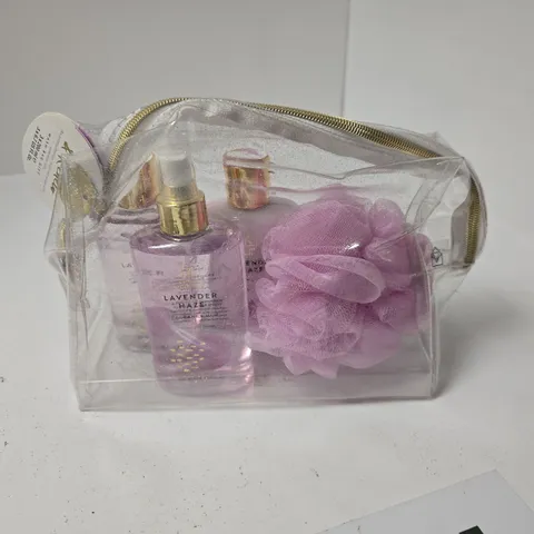 RELAX & RENEW LAVENDER HAZE AROMATHERAPY WASH BAG GIFT SET – 3 X 200 ML