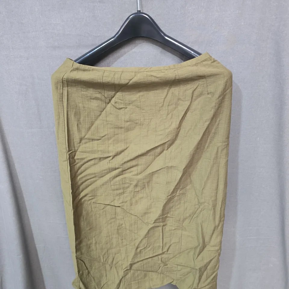 BOX OF APPROXIMATLEY 25 CLOTHING ITEMS INCLUDING:H&M SKIRT, MISS SELFRIDGES JACKET AND MNG JEANS