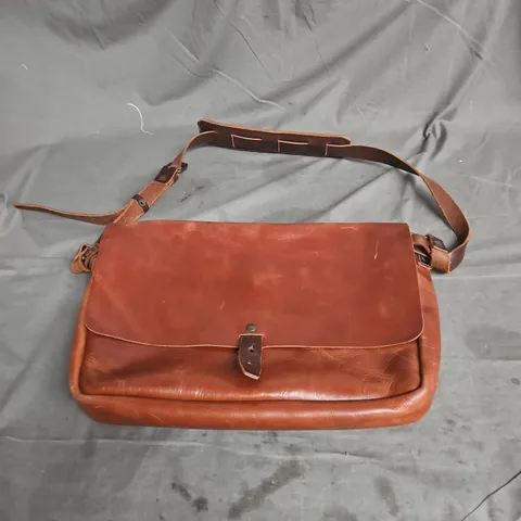 WHIPPNG POST MESSENGER BAG IN BROWN