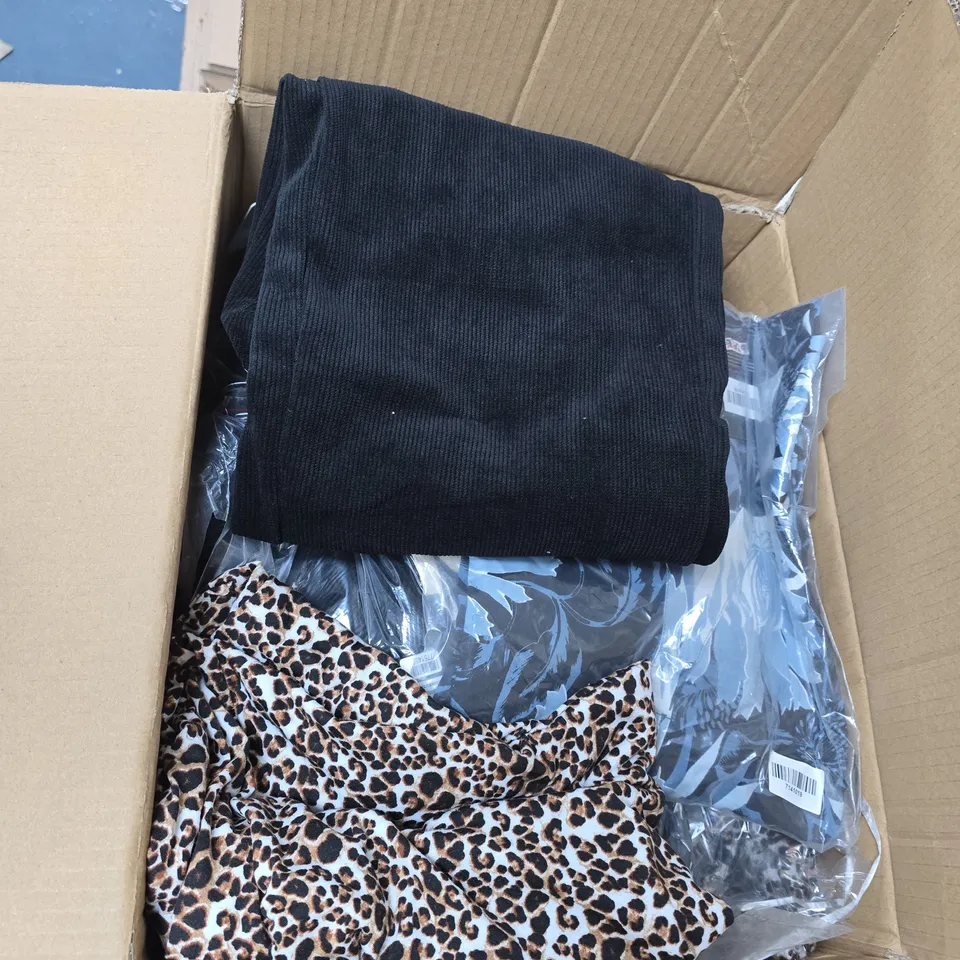 LARGE QUANTITY OF ASSORTED ITEMS TO INCLUDE COTTON JOGGERS, LEOPARD PRINT TOP, FLORAL T SHIRT IN VARIOUS SIZES - COLLECTION ONLY