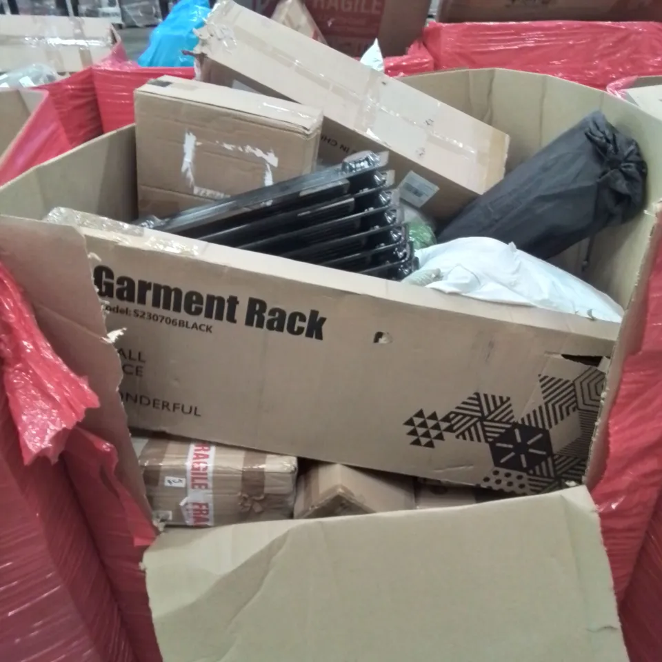 PALLET OF HOUSEHOLD ITEMS AND CONSUMER GOODS TO INCLUDE: CAT LITTER TRAY, VARIOUS PILLOWS, RADIATOR, GARMENT RACK, ETC.