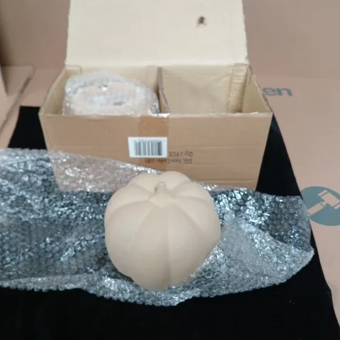 GISELA GRAHAM LONDON DECORATIVE CERAMIC PUMPKIN ORNAMENT – PALE PEACH