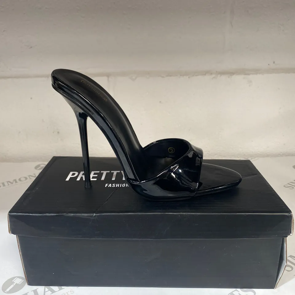 BOXED PAIR OF PRETTY LITTLE THING BLACK HIGH HEELS SIZE 3