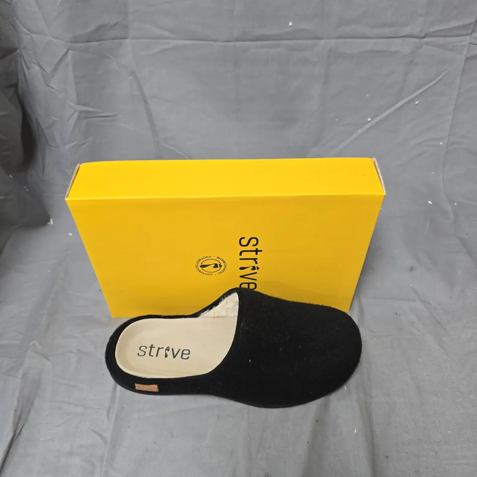 STRIVE BLACK SLIPPERS WITH FAUX FUR LINING – WOMEN'S SLIP-ON SLIPPERS-UK SIZE 6
