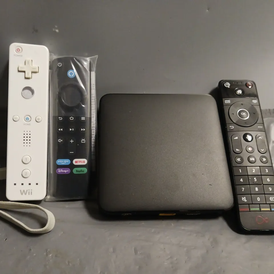 APPROXIMATELY 10 ASSORTED HOUSEHOLD ITEMS TO INCLUDE - VIRGIN MEDIA REMOTE , WII REMOTE ,AMAZON FIRE REMOTE ETC