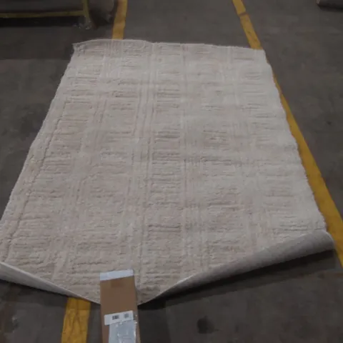 QUALITY DESIGNER FLUFFY RUG - APPROXIMATELY 225 x 156cm