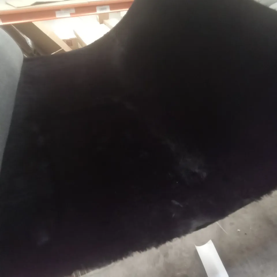 THRAPST SHAGGY BLACK RUG 80X150CM