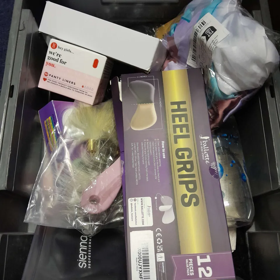 APPROXIMATELY 12 ASSORTED COSMETICS AND BEAUTY ITEMS TO INCLUDE MAKEUP STICKS , HEEL GRIPS , TANNING MITTS   , ETC 