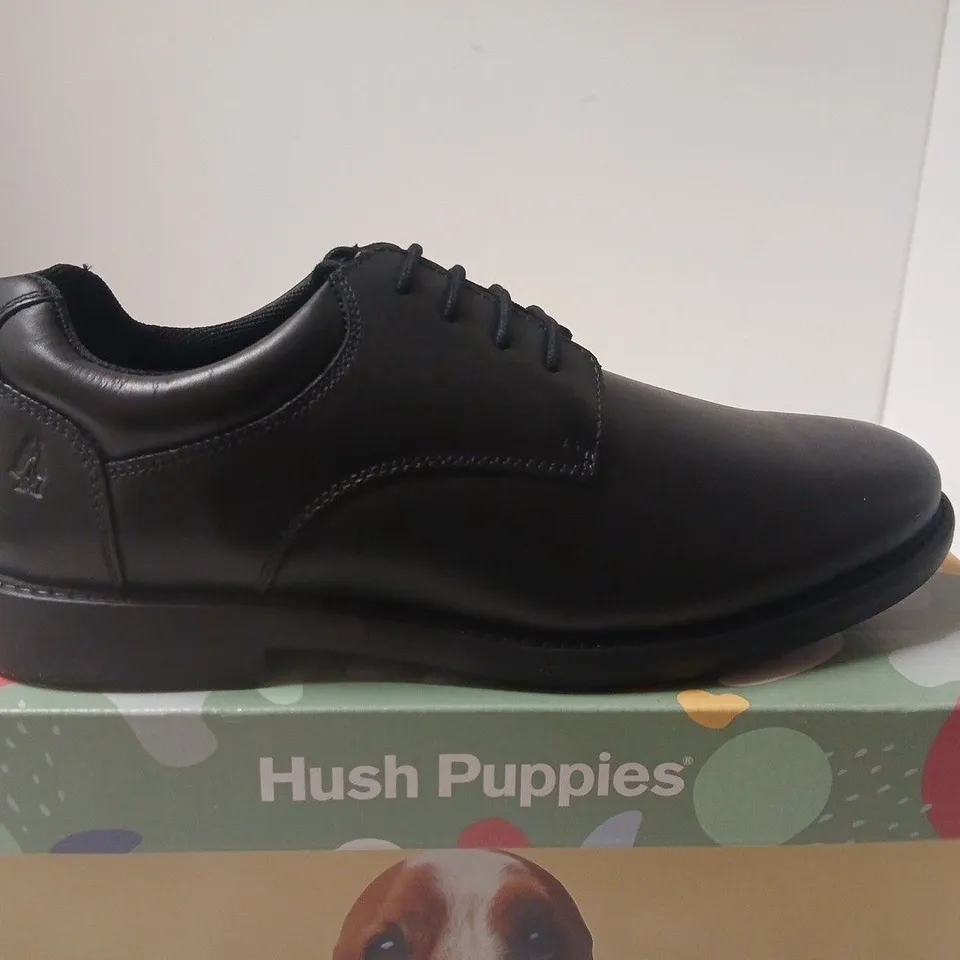 BOXED PAIR OF HUSH PUPPIES BLACK LEATHER OXFORD SHOES – UK 8