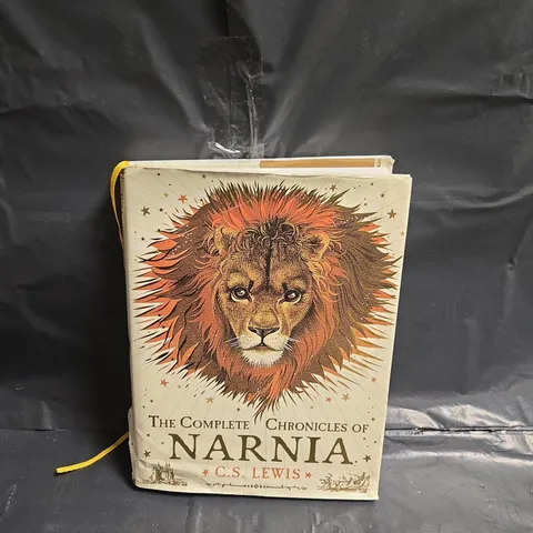 THE COMPLETE CHRONICLES OF NARNIA - C.S LEWIS
