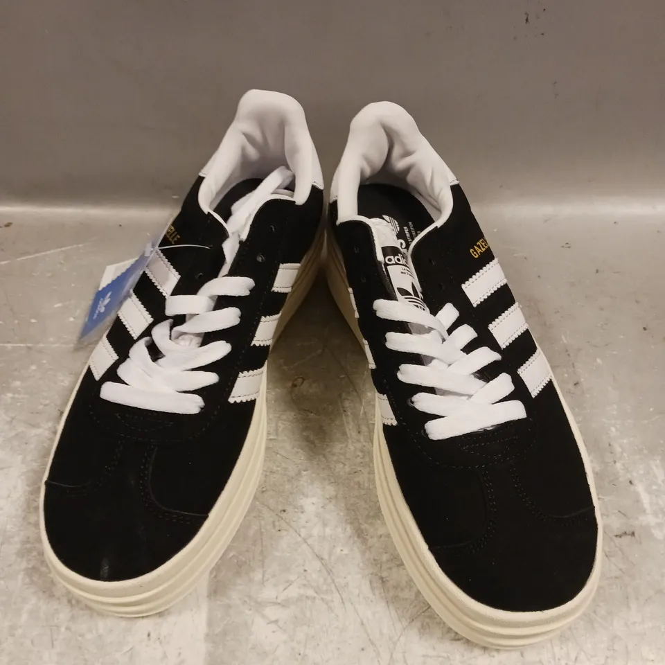 PAIR OF ADIDAS GAZELLE TRAINERS IN BLACK/WHITE - 6