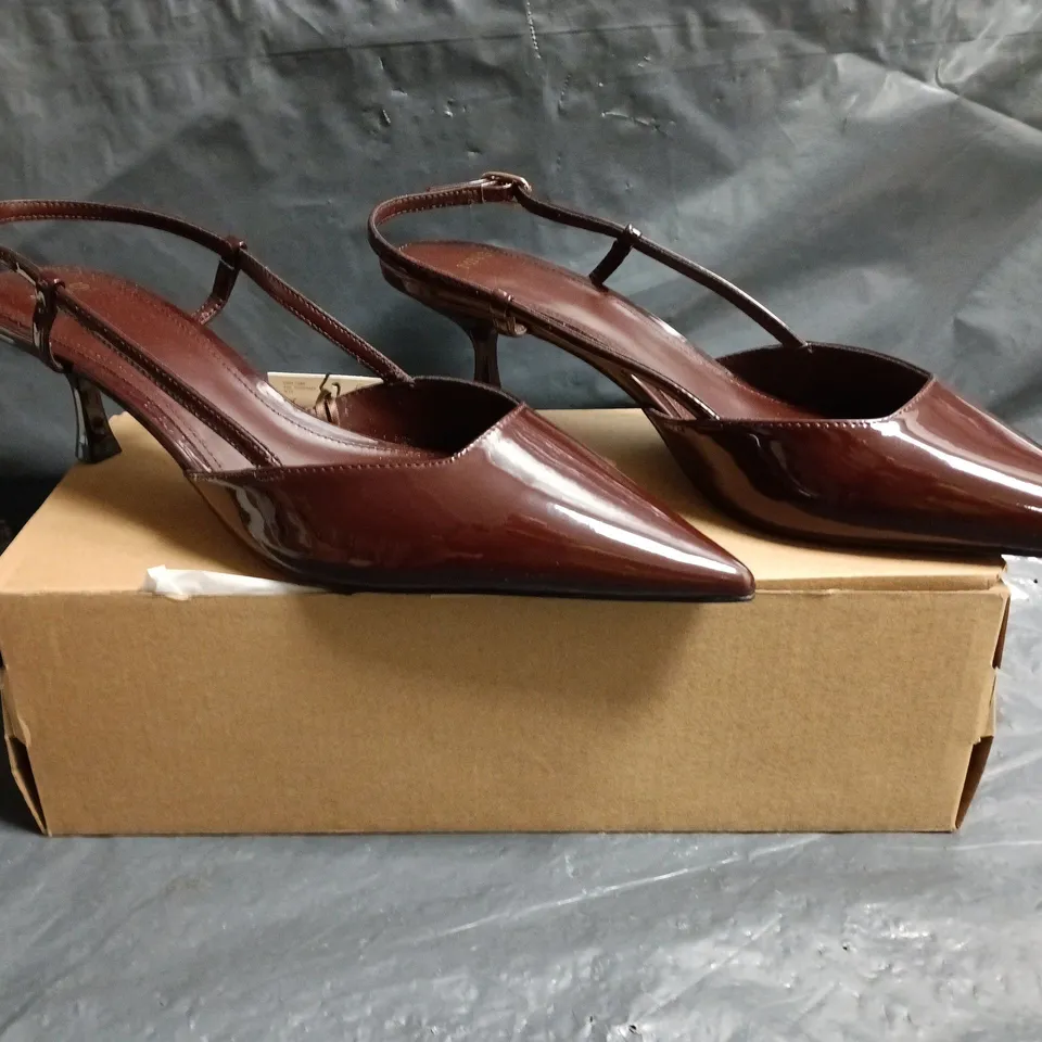 BOXED PAIR OF MNG POINTED TOE SLINGBACK HEELS IN CHOCOLATE SIZE EU 40
