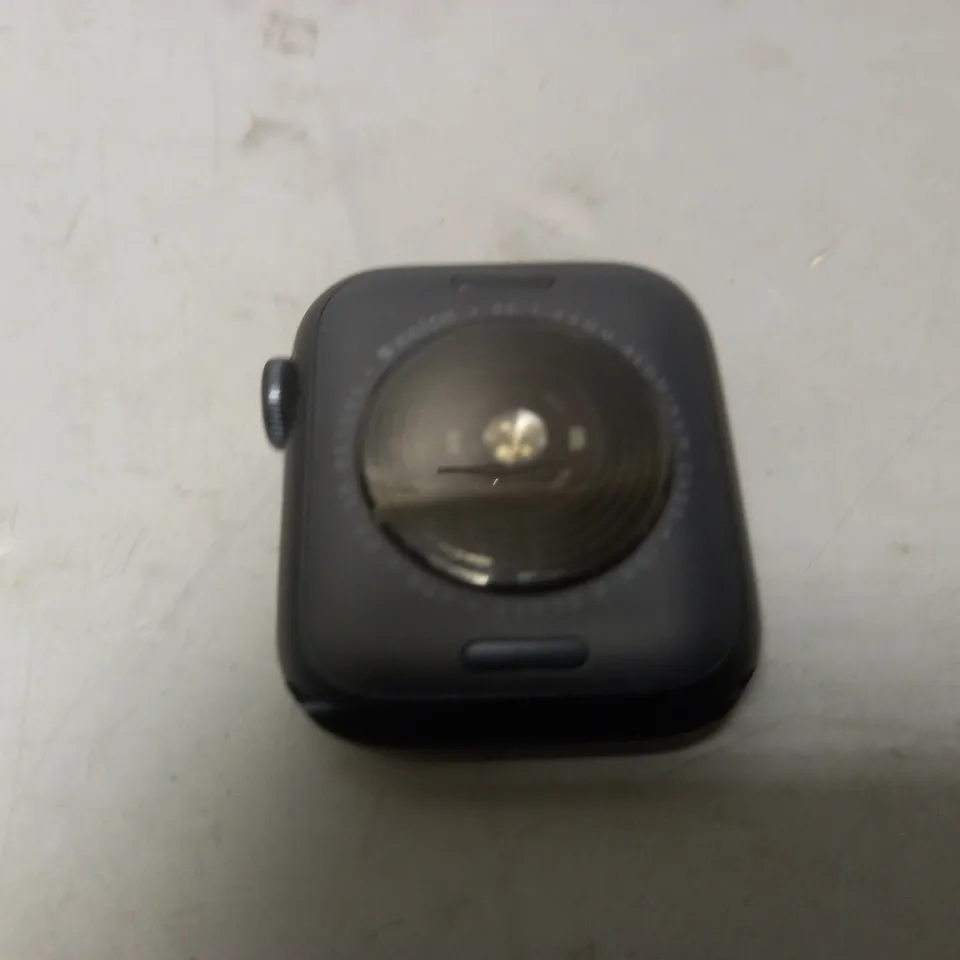 APPLE WATCH SE (40mm) (NO STRAP)