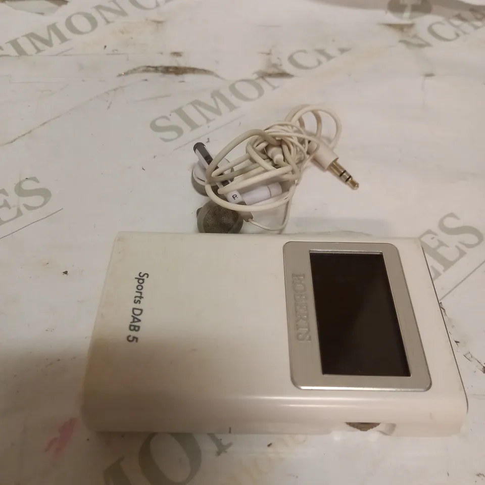 ROBERTS SPORTS DAB AND PERSONAL MUSIC DEVICE