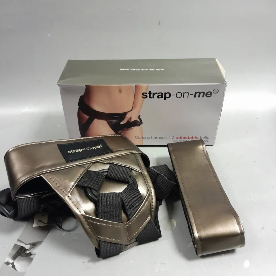 BOXED STRAP-ON-ME CURIOUS HARNESS 