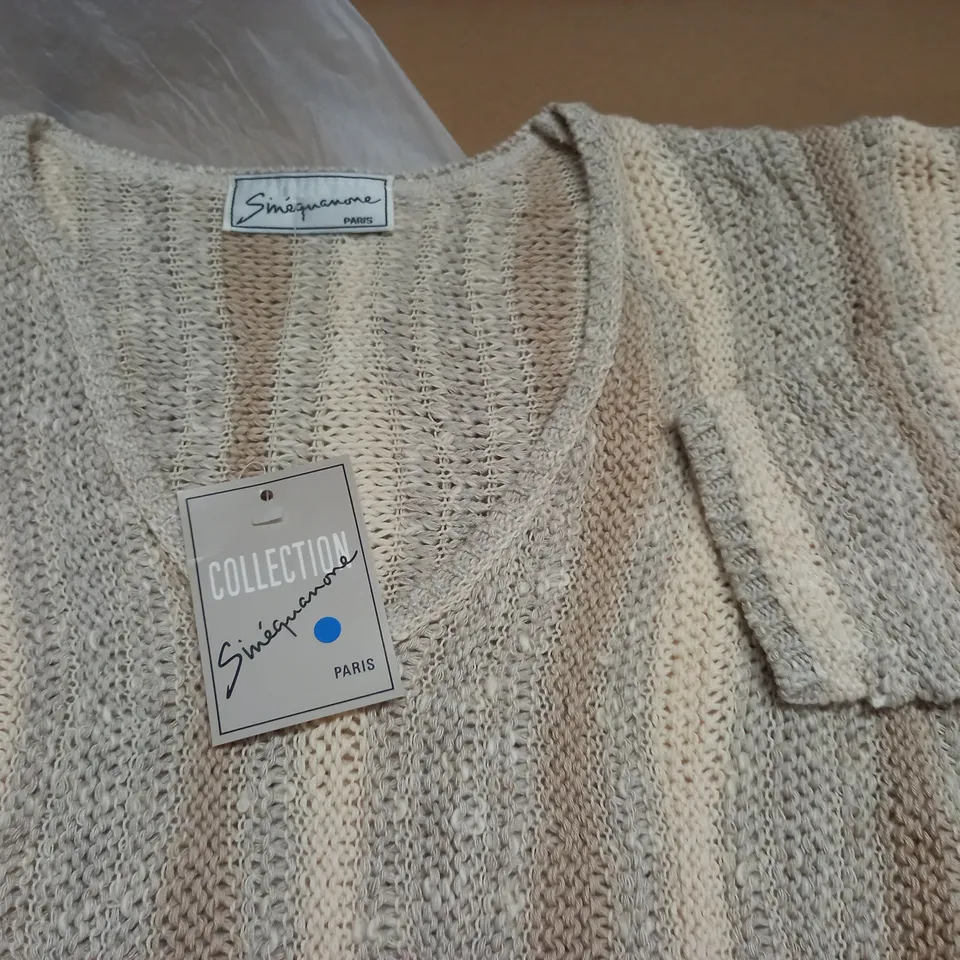 LOT OF APPROXIMATELY 15 V-NECK JUMPERS IN NATURAL - SIZE UNSPECIFIED
