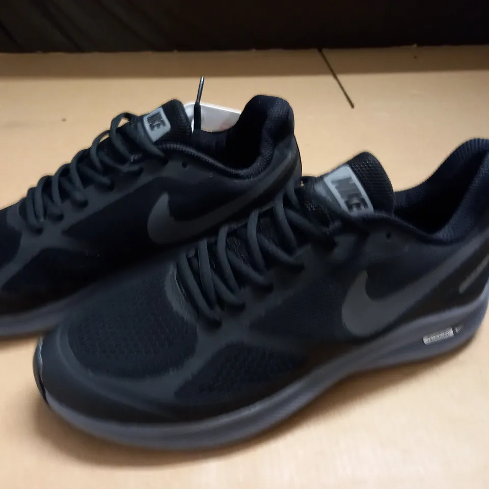 NIKE RUNNING GUIDE 10 TRAINERS - SIZE UNSPECIFIED