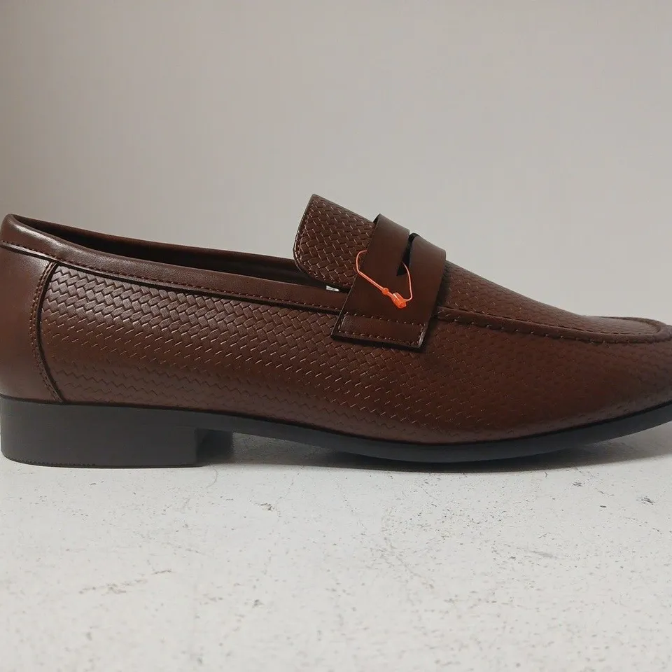BOXED PAIR OF ASOS DESIGN LOAFERS IN BROWN SIZE UK 9