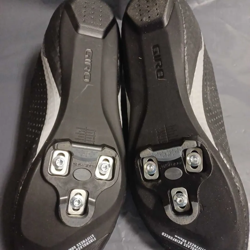 BOXED PAIR OF GIRO STYLUS CYCLING SHOES IN BLACK - UK 10