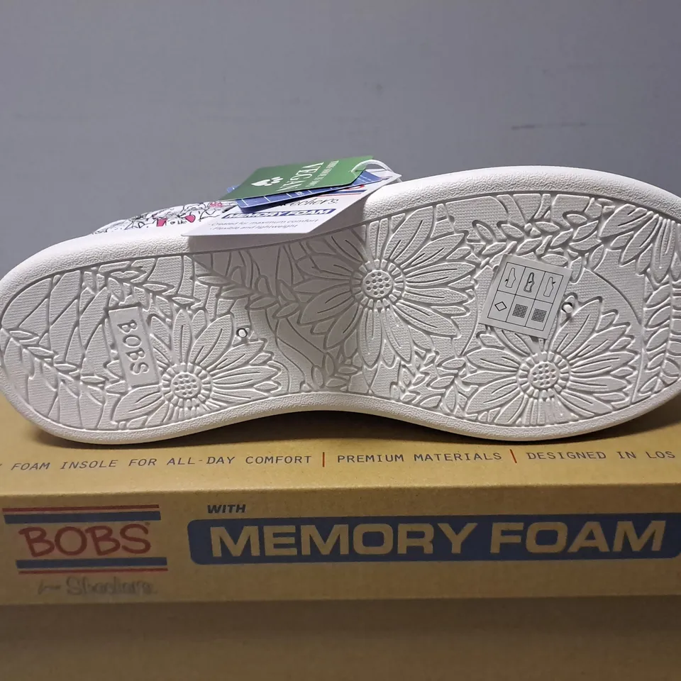 BOXED BOBS MEMORY FOAM DOODLE FAIR WOMENS - UK 5.5