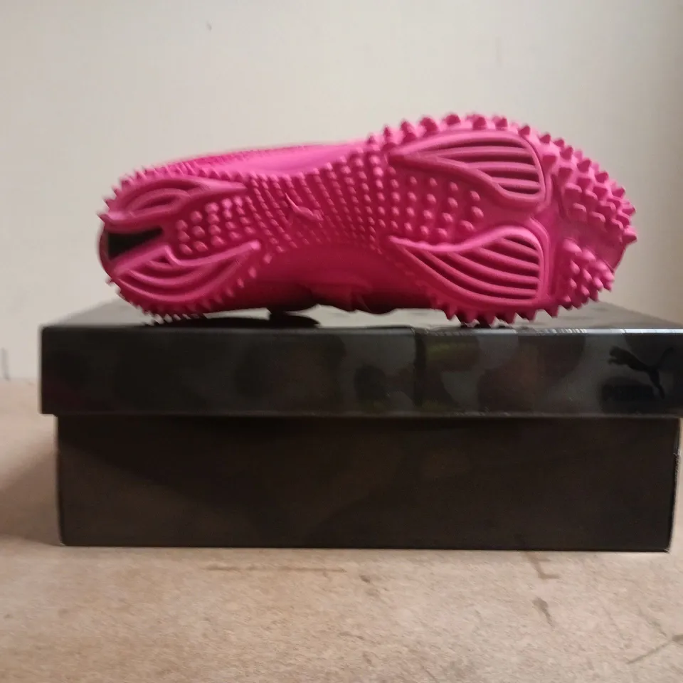 BOXED PAIR OF PUMA MOSTRO TRAINERS IN DODORIA PINK SIZE UK 5