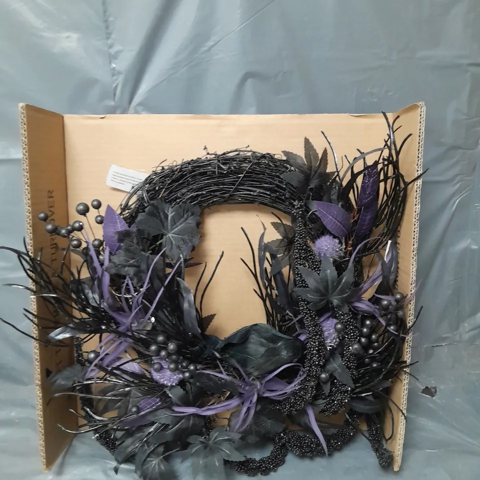 BOXED CROW WREATH WITH THISTLES RRP £25.99