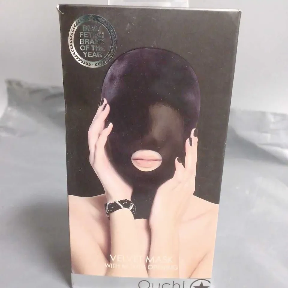 OUCH VELVET MASK WITH MOUTH OPENING