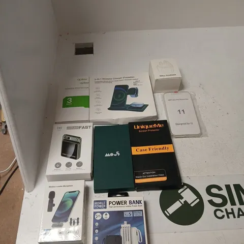 TOTE OF APPROXIMATELY 10 ASSORTED ITEMS INCLUDING APIKER SCREEN PROTECTOR, A 3-IN-1 WIRELESS CHARGER AND A POWER BANK MAGNETIC WIRELESS