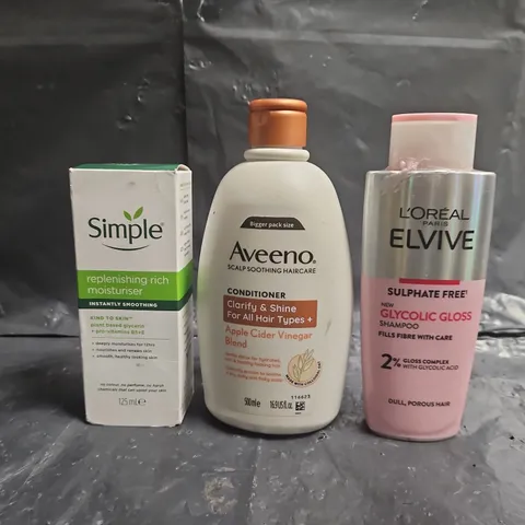 APPROXIMATELY 10 ASSORTED COSMETIC ITEMS TO INCLUDE L'ORÉAL, AVEENO, ETC