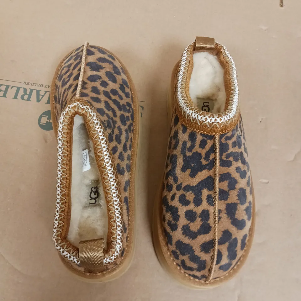 PAIR OF UGG CHUNKY SOLED SLIDE ON SHOES IN ANIMAL PRINT - UK 6