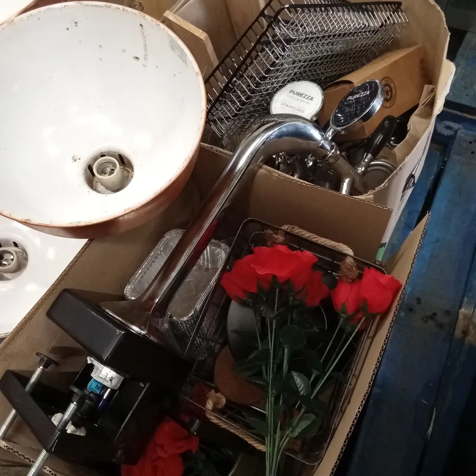 PALLET OF ASSORTED CATERING PRODUCTS AND EX-RESTERAUNT DECOR