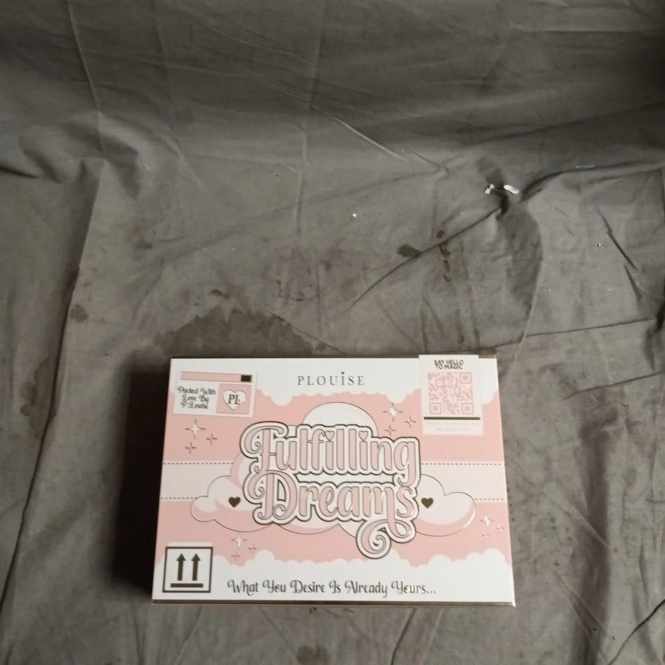 P LOUISE FULFILLED DREAMS MAKE-UP SET – PINK GIFT BOX