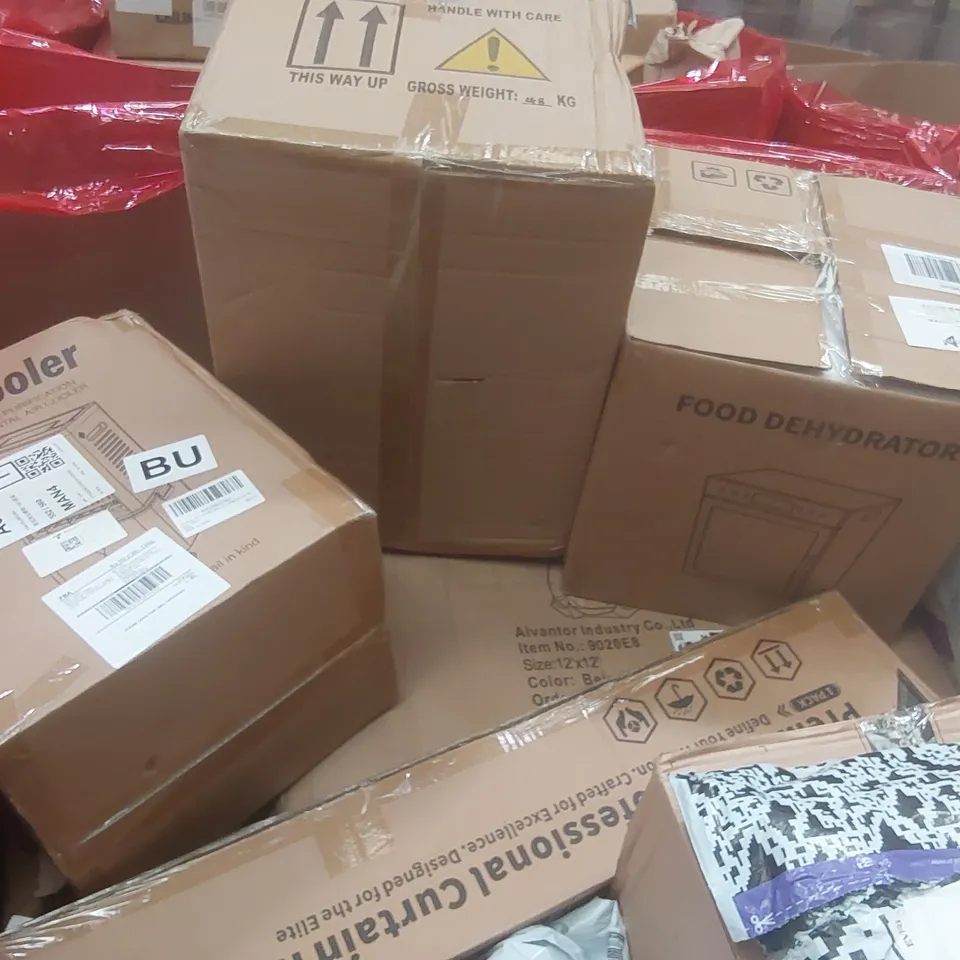 PALLET CONTAINING A LARGE QUANTITY OF ASSORTED ITEMS INCLUDING: FOOD DEHYDRATOR, AIR COOLER, CURTAIN ROD ECT