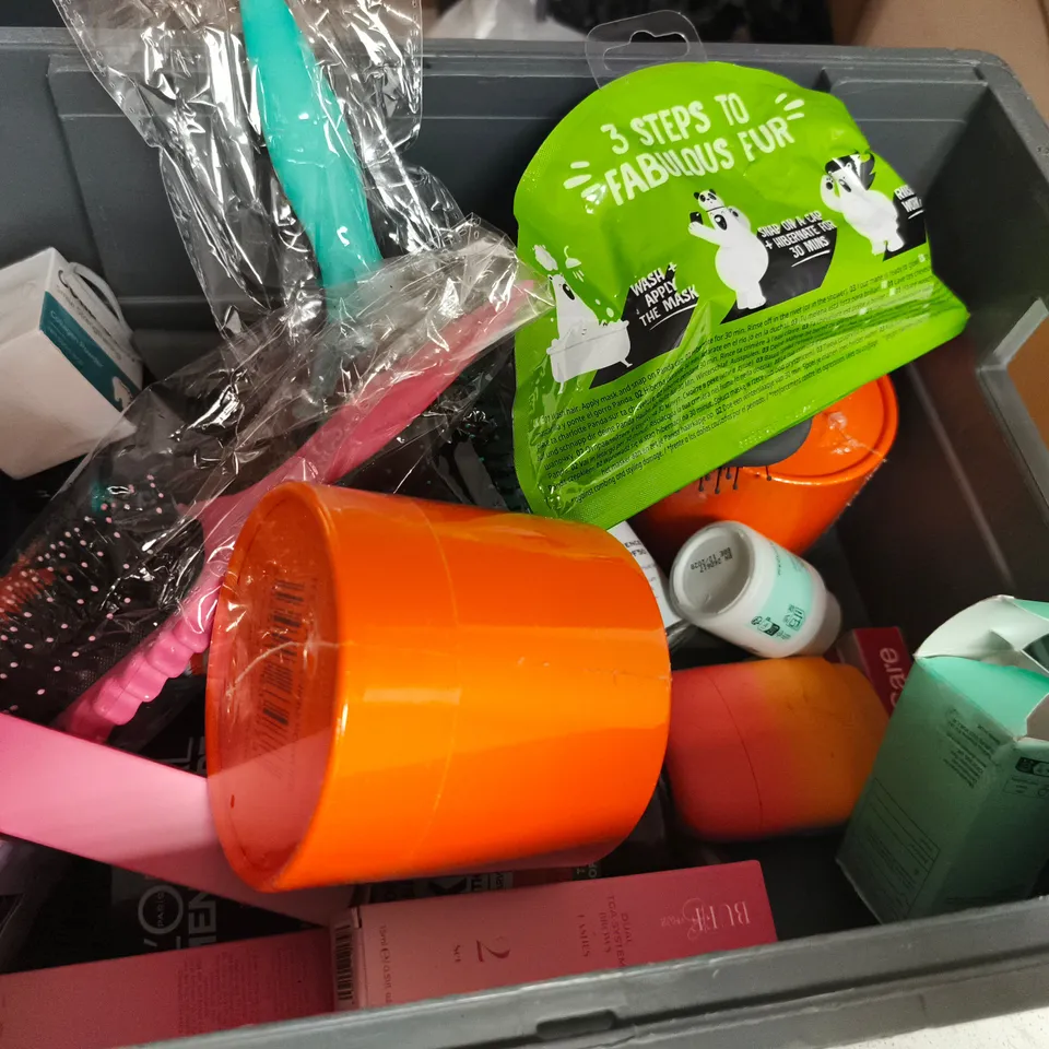 APPROXIMATELY 15 ASSORTED HEALTH & BEAUTY PRODUCTS TO INCLUDE LYNX , AVEENO AND PANTENE