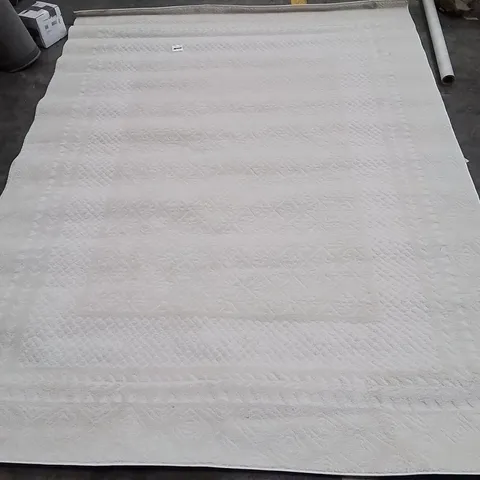 FREUD TEXTURED BORDER AREA RUG APPROXIMATELY 200X275CM