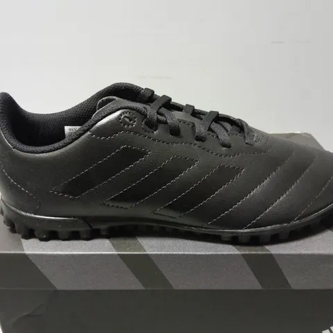 BOXED PAIR OF ADIDAS GOLETTO VIII TURF JNR BOOTS IN BLACK - UK 5