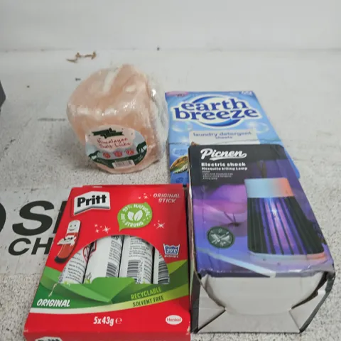 APPROXIMATELY 10 ASSORTED HOUSEHOLD PRODUCTS TO INCLUDE LAUNDRY SHEETS, SALT LICK, PRITT STICKS ETC