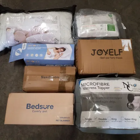 PALLET CONTAINING ASSORTED PILLOWS, PET BEDS & MATTRESS TOPPER