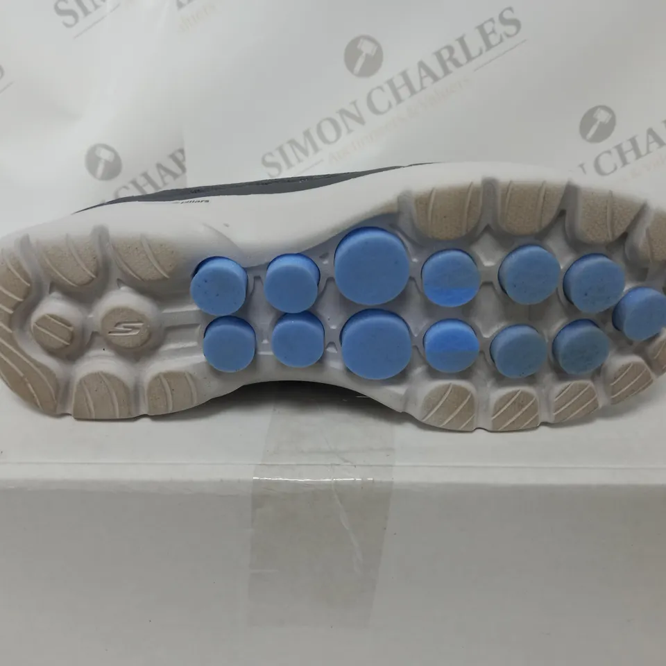 PAIR OF SKECHERS GO WALK 6 SHOES GREY SIZE 5.5